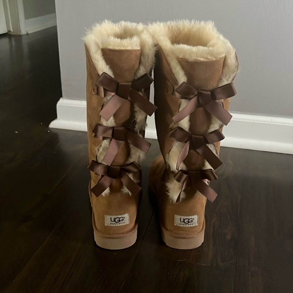 Ugg fall/winter boots wore 1 time.